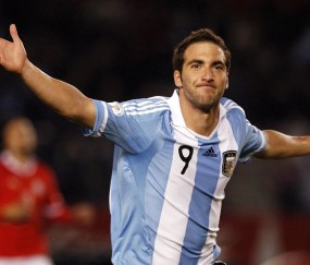 官方娱乐平台-头槌定音，点球绝杀！巴黎圣日耳曼演绎史诗逆转，AC米兰深陷三连败泥潭，巴黎圣日耳曼史诗逆转，AC米兰深陷三连败