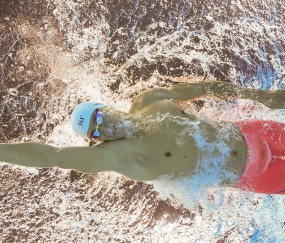 官方娱乐平台-列队致敬，风度翩翩—那不勒斯用尊重诠释足球最动人的底色，列队致敬显风度，尊重诠释足球魂